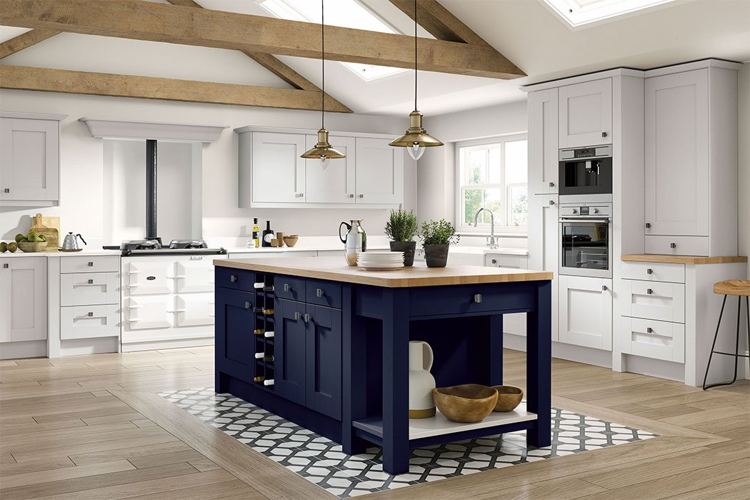 2.0-Fenwick-5-Piece-shaker-in-Legno-White-&-Marine-Blue