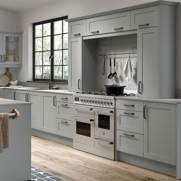 Dylan 5 piece shaker large kitchen in light grey