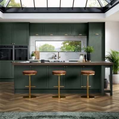 Dark Green 5 piece shaker kitchen with kitchen island and seating